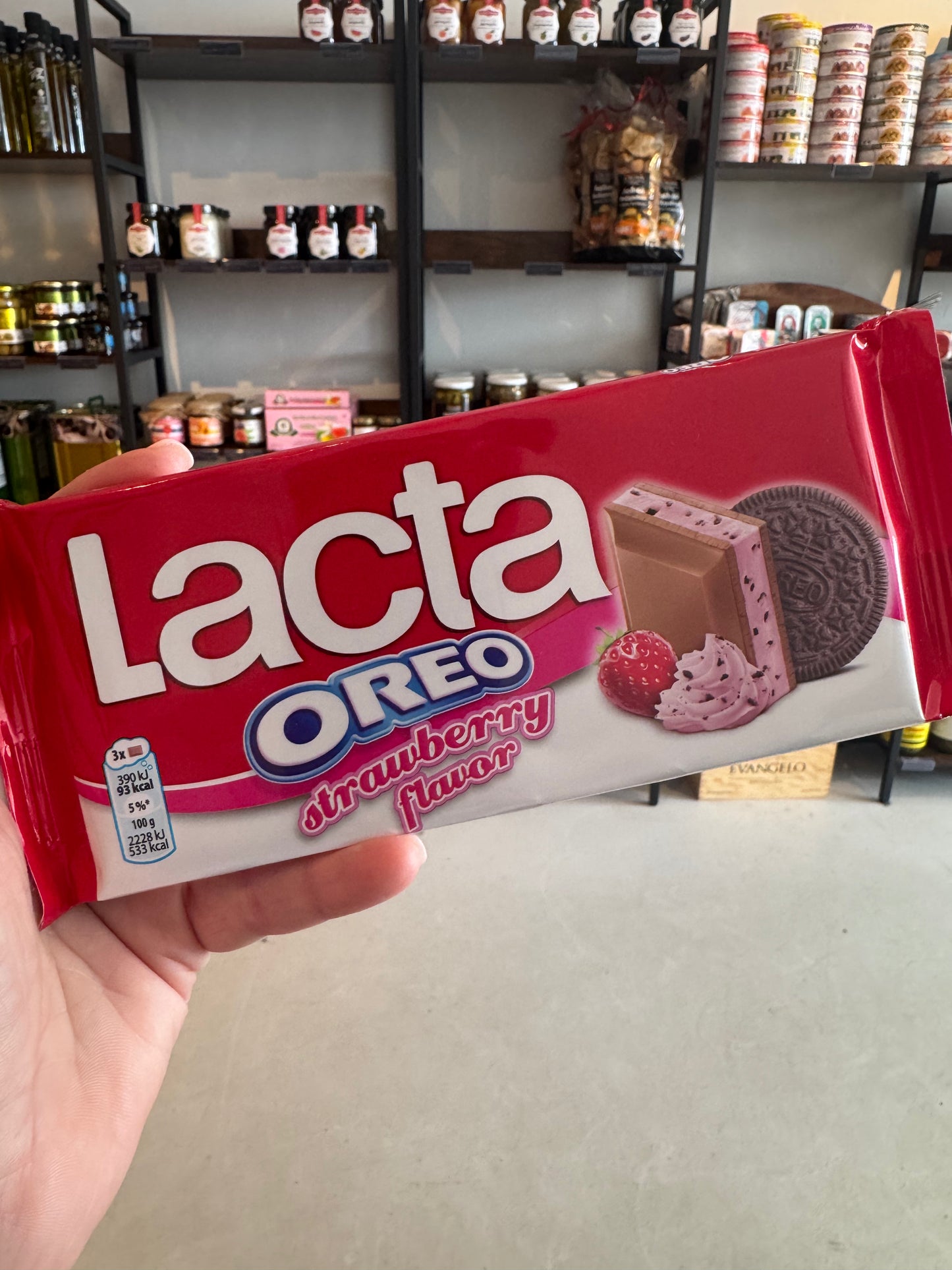 Lacta Oreo Starwberry